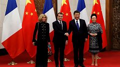 French President Emmanuel Macron and his wife Brigitte Macron pose with Chi