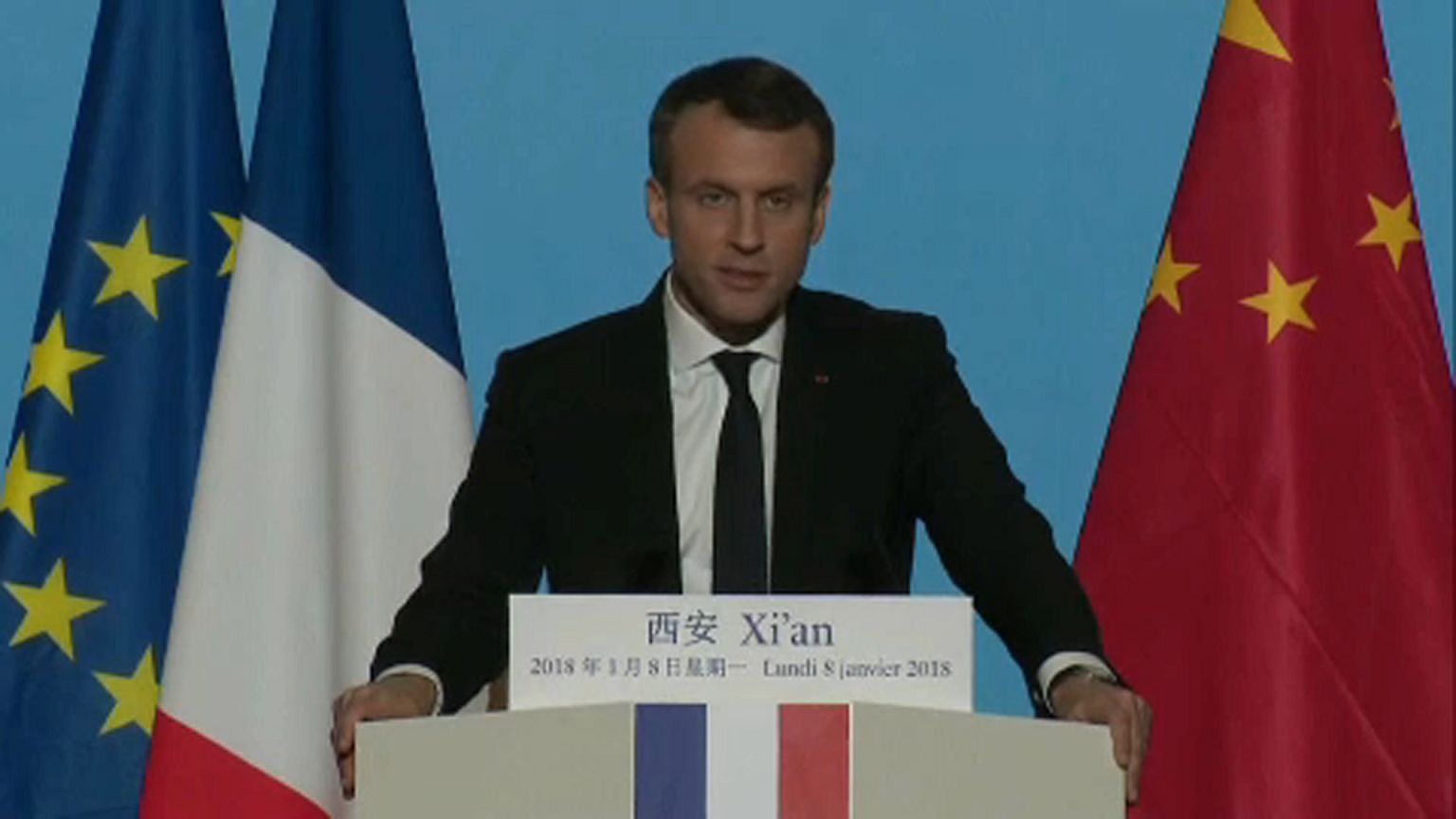 Megkezdte kínai látogatását a francia elnök