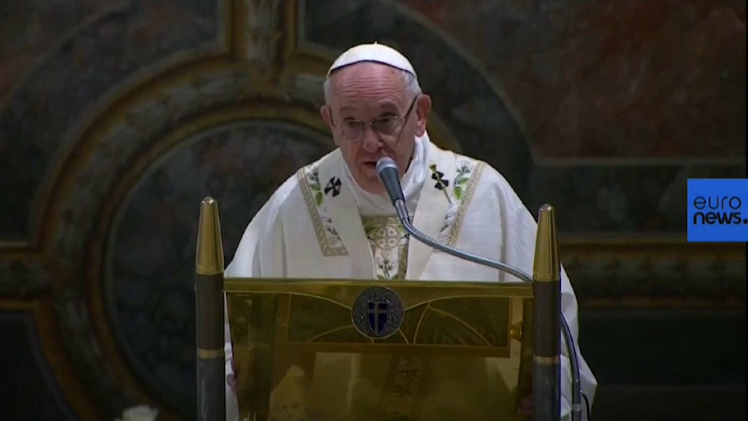 El papa anima a las mujeres a amamantar en público