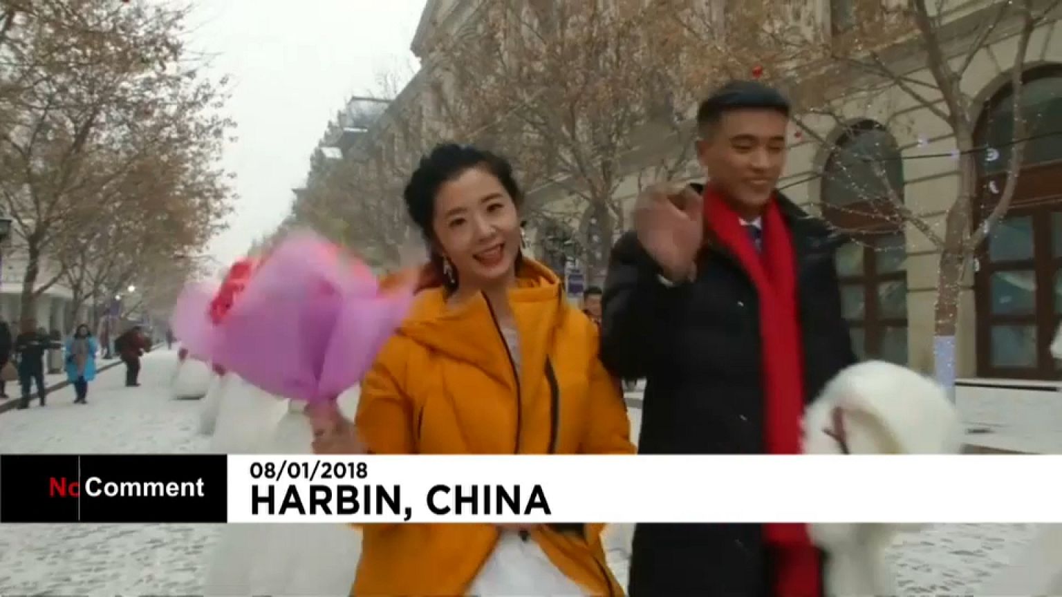 Chinese couples brave cold for ice wedding