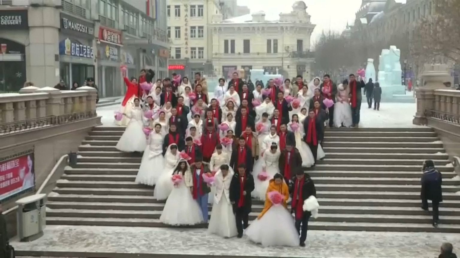 Boda masiva de chinos en el Festival de Hielo