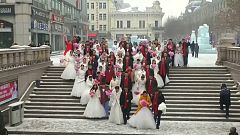 Boda masiva de chinos en el Festival de Hielo