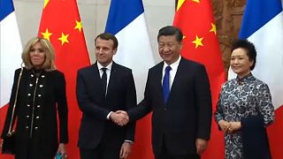 Kínában a francia elnök