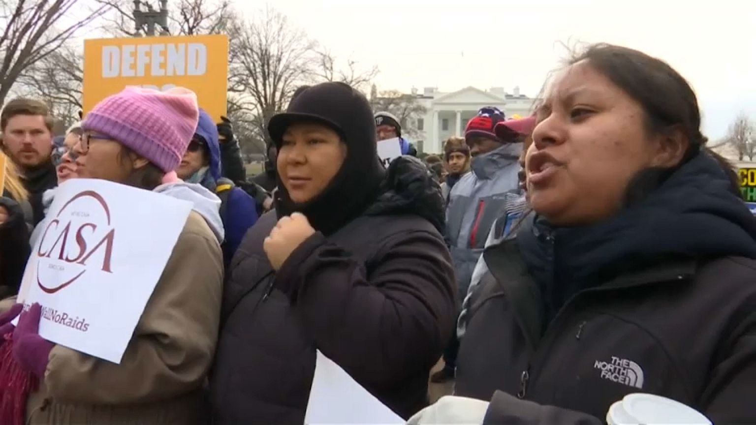 Manifestantes salvadoreños ante la Casa Blanca
