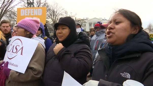 Manifestantes salvadoreños ante la Casa Blanca Manifestantes salvadoreños ante la Casa Blanca