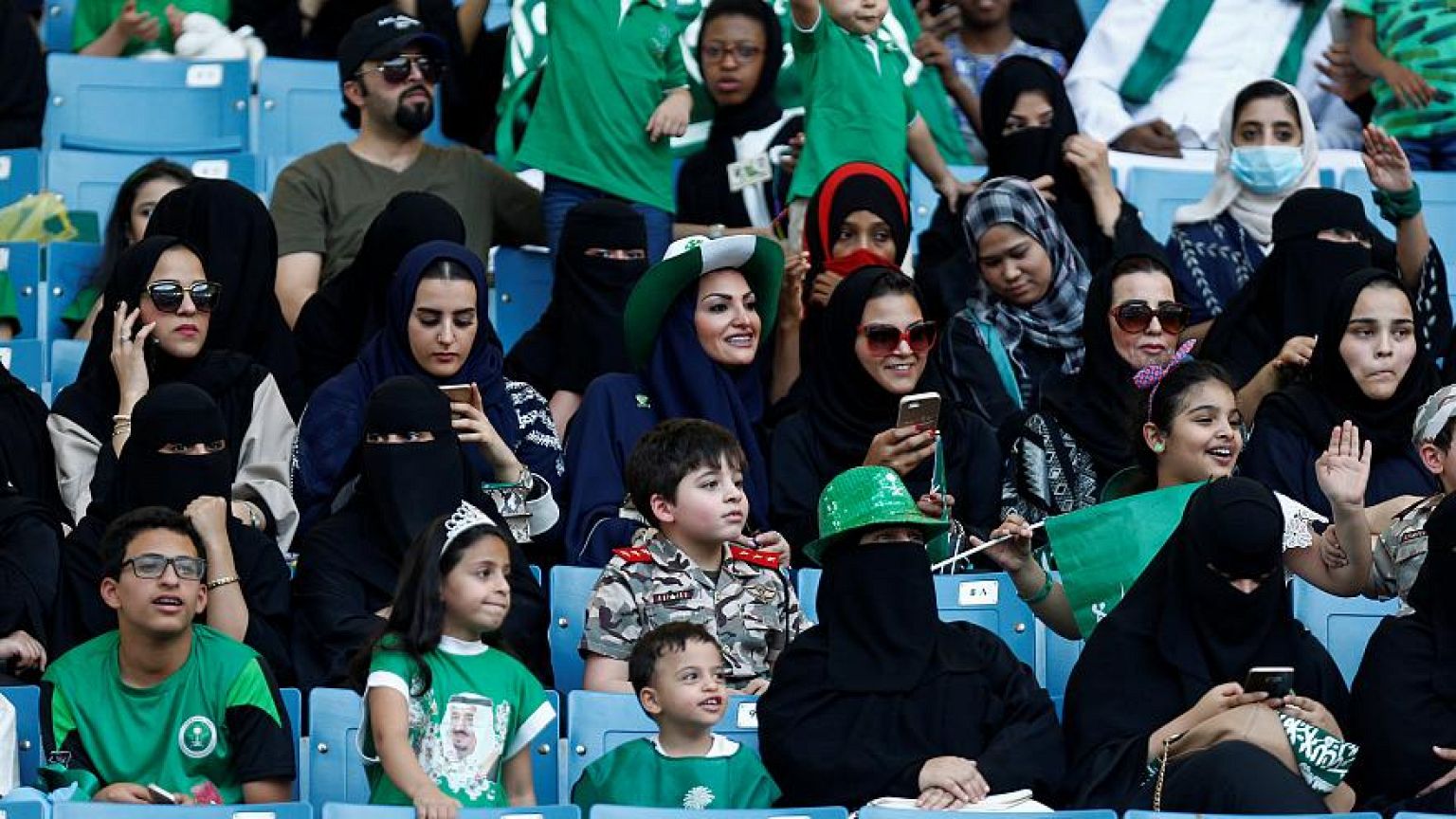 نساء في ملعب الملك فهد