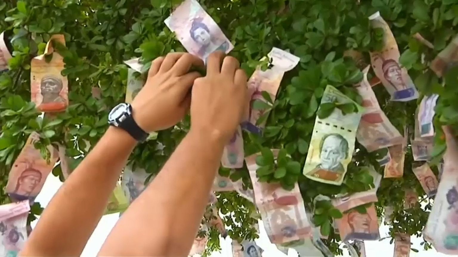 Венесуэлу захлестнула гиперинфляция