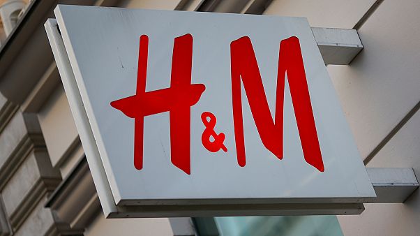 Συγγνώμη από την H&M για το μαύρο παιδί και τη «μαϊμού» Συγγνώμη από την H&M για το μαύρο παιδί και τη «μαϊμού»