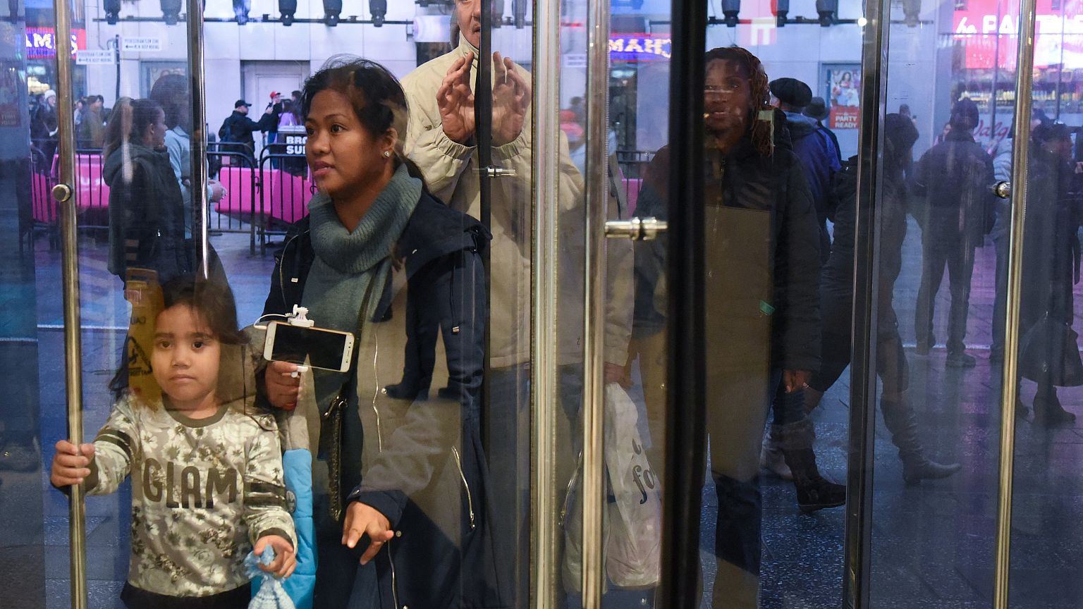 Publicité jugée raciste : H&M présente ses excuses