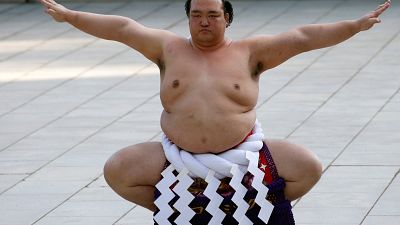 Les sumos célèbrent le rituel du Nouvel An