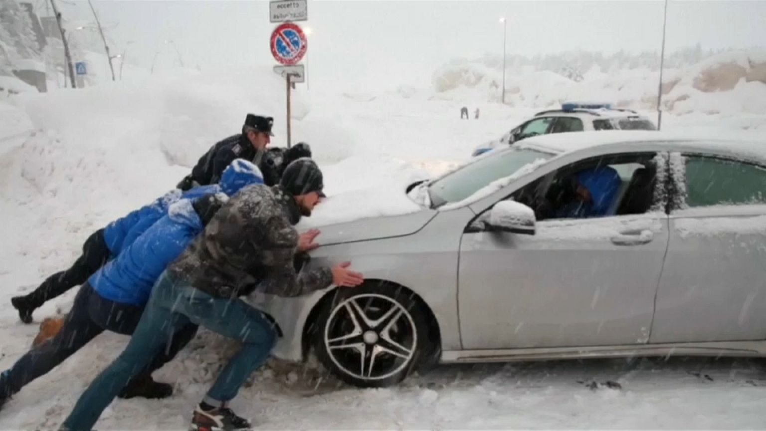 En Italie, de la neige jusqu'aux oreilles