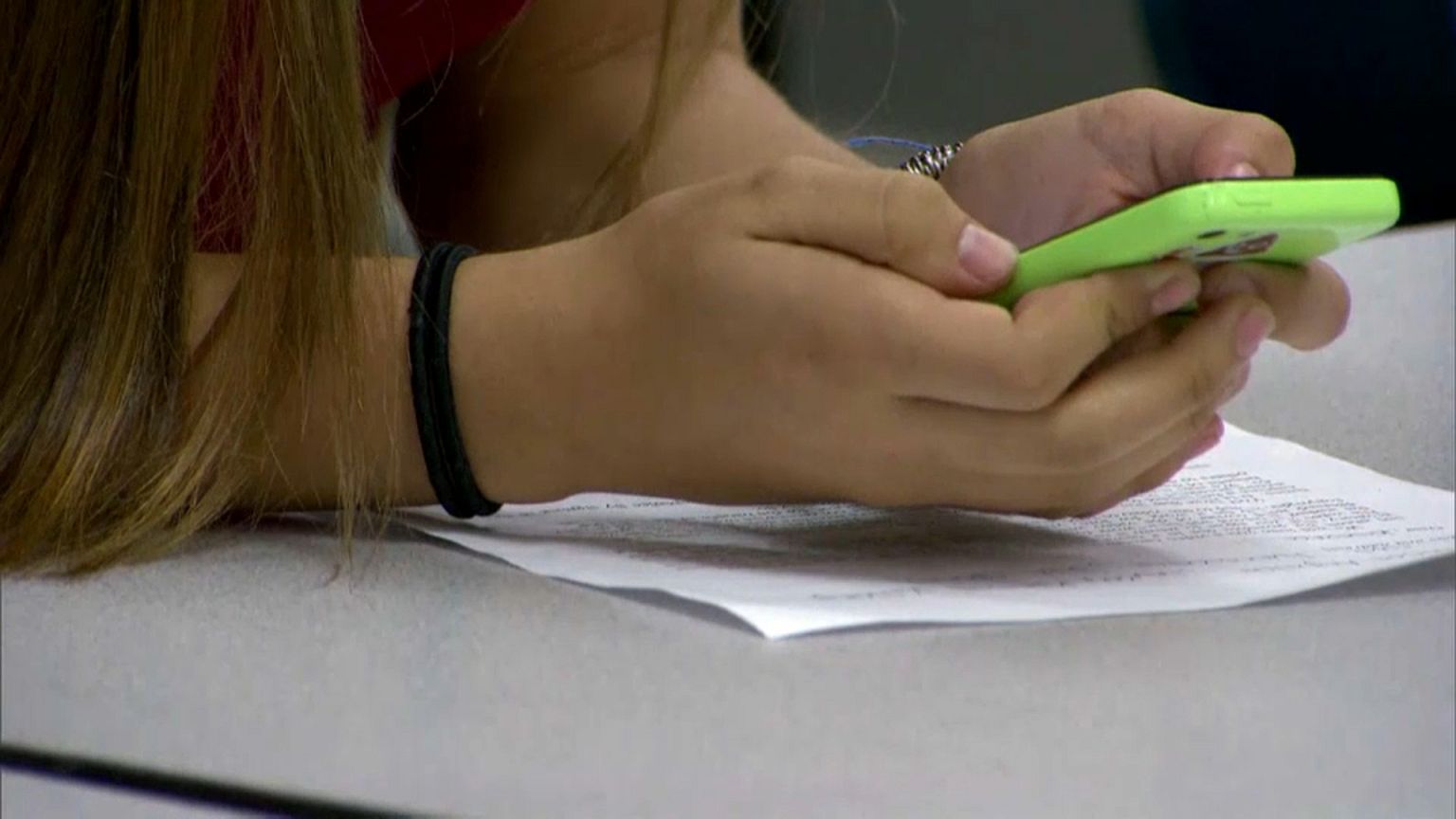 Apple investors urge action on iPhone addiction among kids