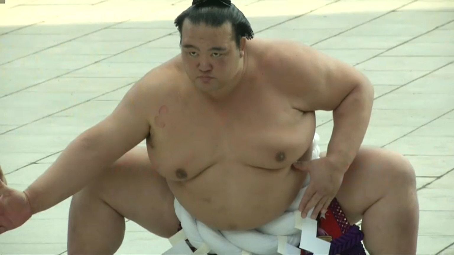 Sumo manchado por agressão