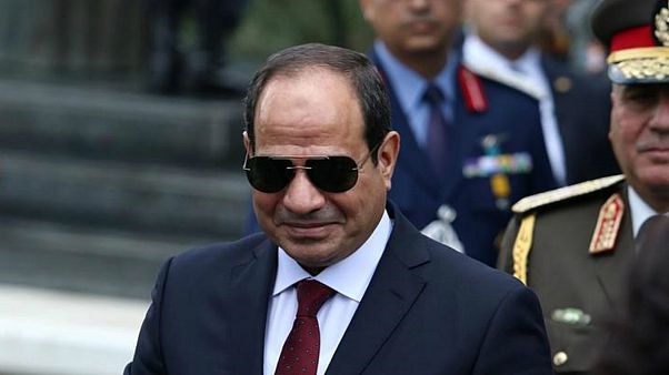 نواب البرلمان المصري يوقعون استمارات تزكية لترشيح السيسي نواب البرلمان المصري يوقعون استمارات تزكية لترشيح السيسي