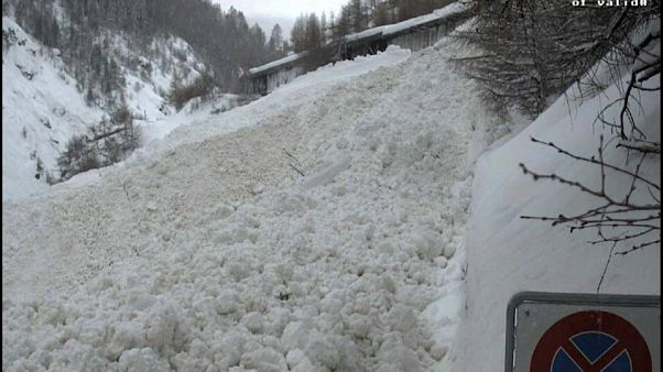 Trece mil personas han quedado atrapadas en la estación de esquí de Zermatt, el techo de los Alpes Trece mil personas han quedado atrapadas en la estación de esquí de Zermatt, el techo de los Alpes