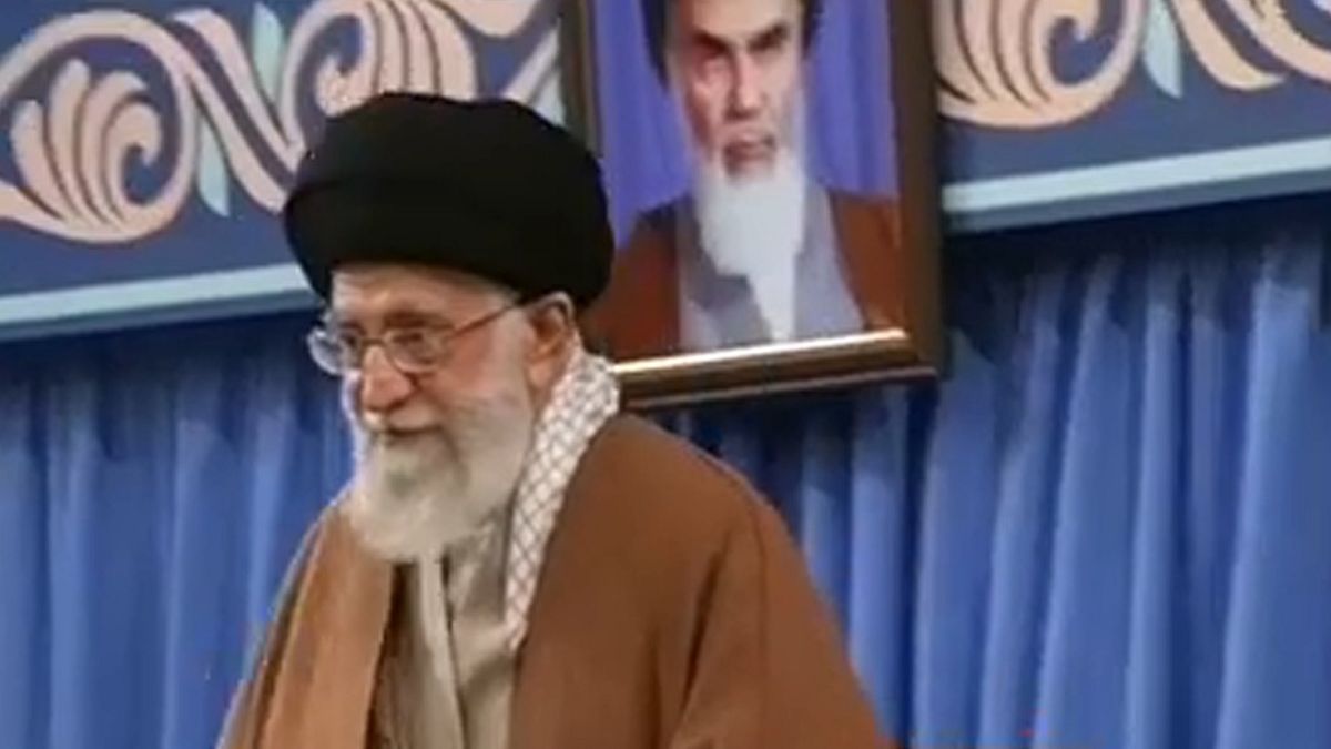 Ali Khamenei diz que plano inimigo contra o Irão caiu por terra