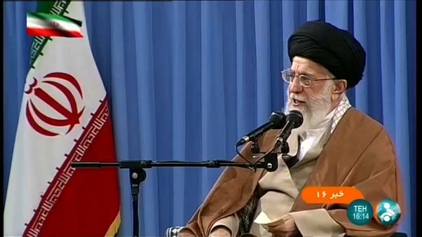 Iran: dopo le proteste l'ayatollah minaccia gli Stati Uniti Iran: dopo le proteste l'ayatollah minaccia gli Stati Uniti