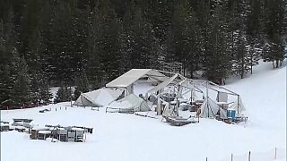 Yoğun kar yağışı kayak istasyonlarını da vurdu
