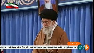 Irán: Hamenei vádol és fenyeget