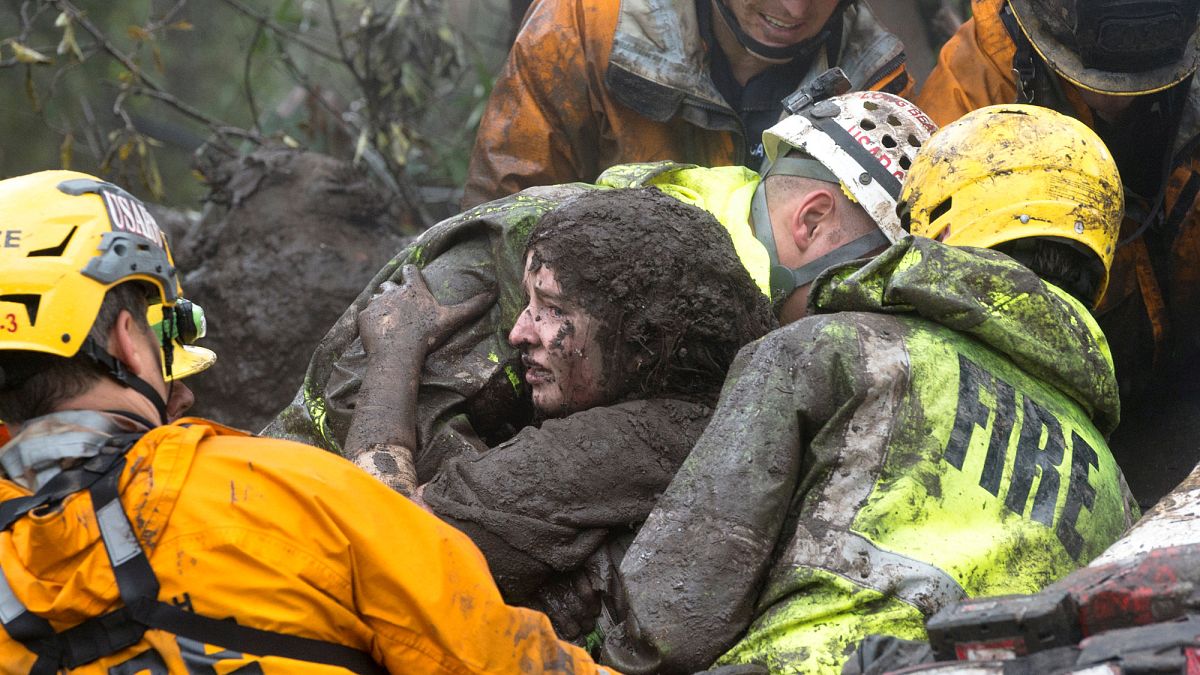 Resgatados entre a lama na Califórnia