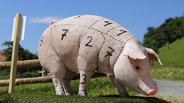 Una città francese impone menu di maiale senza alternative nelle scuole Una città francese impone menu di maiale senza alternative nelle scuole