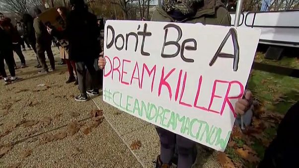 Un juez federal ordena a Trump reactivar el plan migratorio DACA Un juez federal ordena a Trump reactivar el plan migratorio DACA