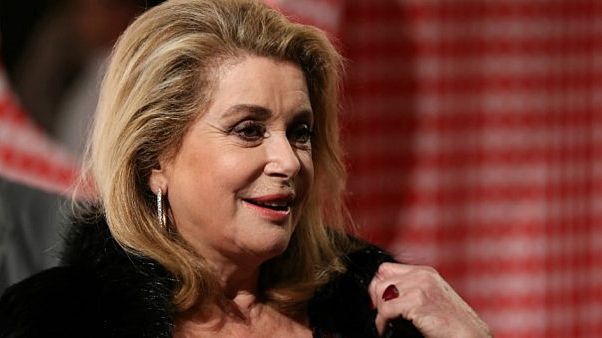 Κατρίν Ντενέβ: «Αφήστε τους άνδρες να ενοχλούν» Κατρίν Ντενέβ: «Αφήστε τους άνδρες να ενοχλούν»