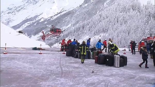 Zermatt: airlifted to safety Zermatt: airlifted to safety
