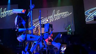 Al CES di Las Vegas ci sono i robot stripper che ballano pole dance
