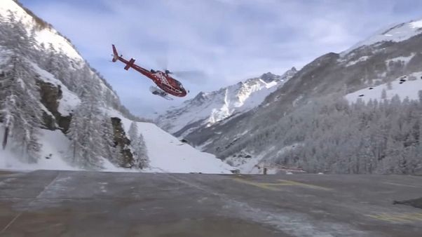 Comienza la evacuación de los turistas atrapados en Zermatt Comienza la evacuación de los turistas atrapados en Zermatt