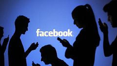 Hárommilliót kell fizetnie saját fiának, amiért fényképet tett ki róla facebookra