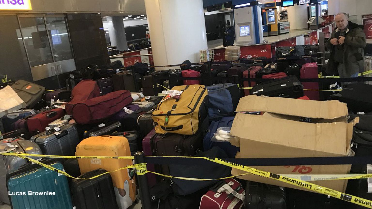 Caos de equipajes perdidos en el aeropuerto JFK de Nueva York 