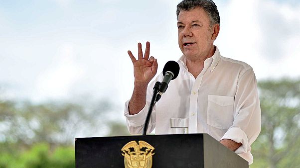 Santos suspende el proceso de paz en Colombia Santos suspende el proceso de paz en Colombia