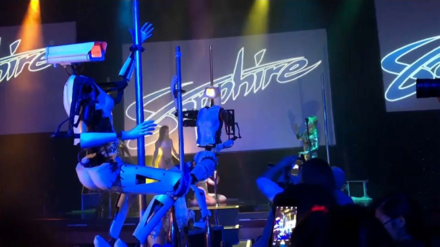Bailarinas eróticas no humanas: ¿El futuro de los clubs de striptease?