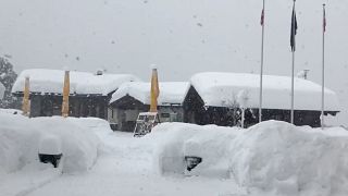 İsviçre'de kayak merkezinde mahsur kalan 13 bin kişi için çalışmalar devam ediyor