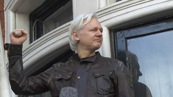 Эквадор устал от Ассанжа? Эквадор устал от Ассанжа?
