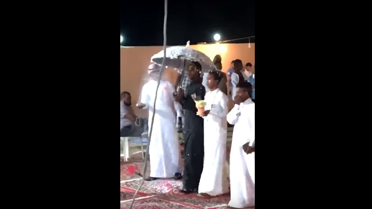 Szene einer Schwulen-Hochzeit in Mekka