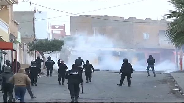Tunisia: ancora proteste contro il carovita Tunisia: ancora proteste contro il carovita