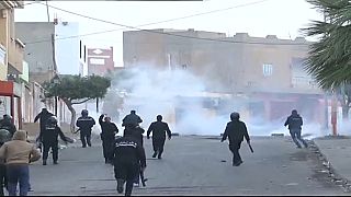 200 detenidos y decenas de heridos en otro día de protestas en Túnez