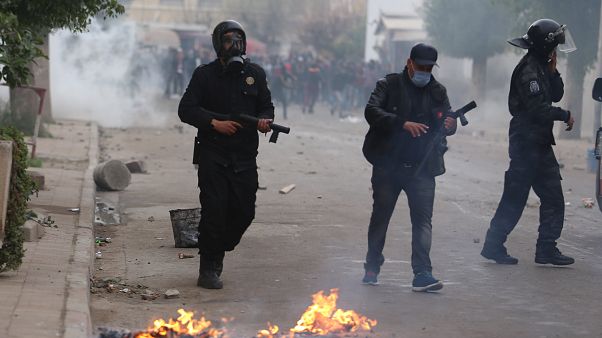 Hundreds arrested as clashes rock Tunisia Hundreds arrested as clashes rock Tunisia