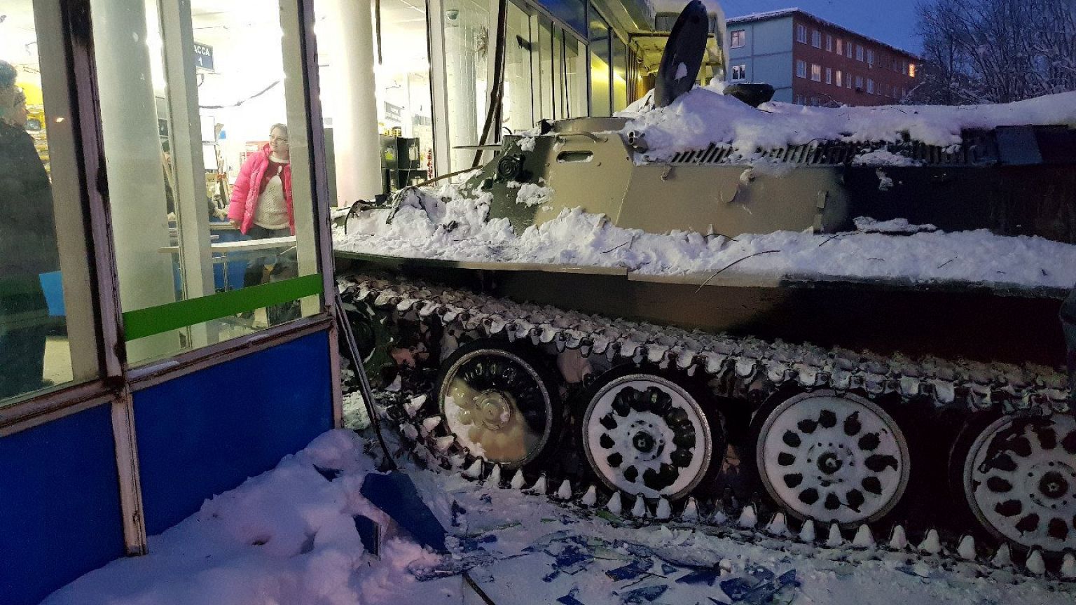 За вином? На бронетранспортере!