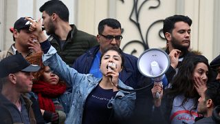 Tunísia vive novos confrontos depois de morte de jovem