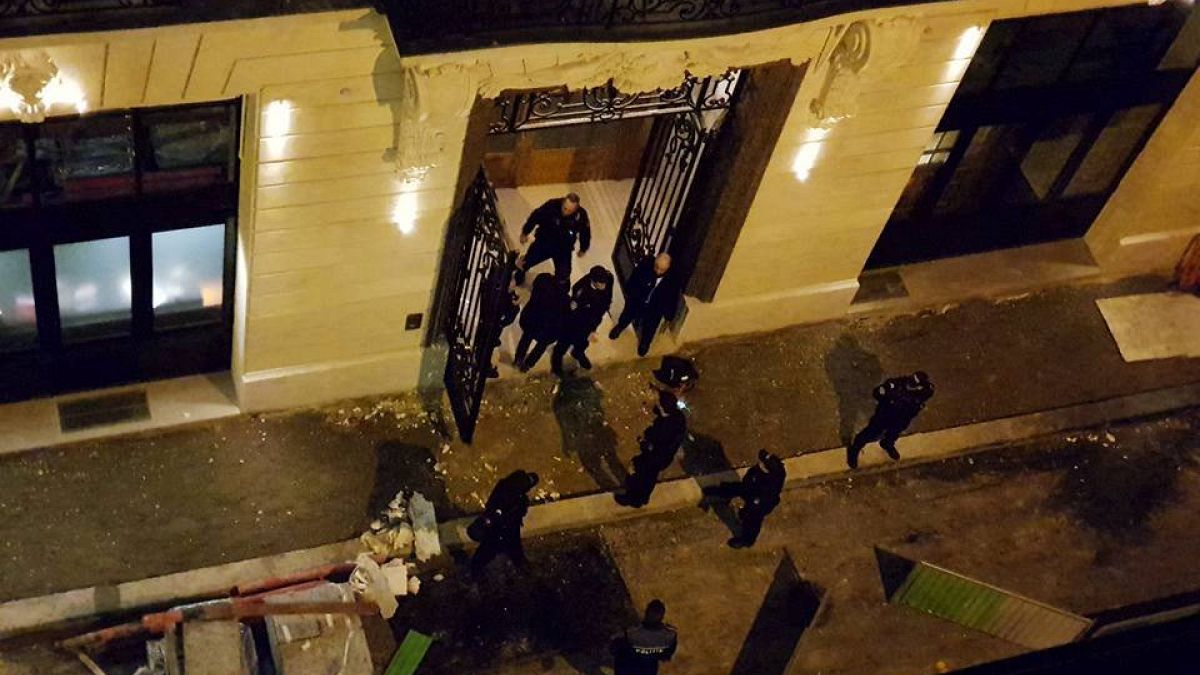 Thieves staged a brazen robbery at a jewellery shot at Paris' Ritz hotel