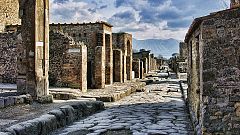 Atti vandalici a Pompei, sfregiato un affresco