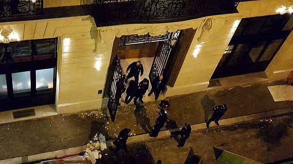 Κινηματογραφική ληστεία στο Ritz με λεία κοσμήματα αξίας 4 εκατ. ευρώ Κινηματογραφική ληστεία στο Ritz με λεία κοσμήματα αξίας 4 εκατ. ευρώ
