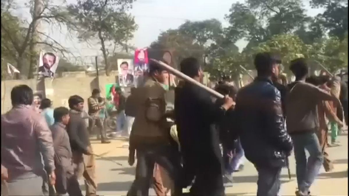 Protestos on the streets of Kasur