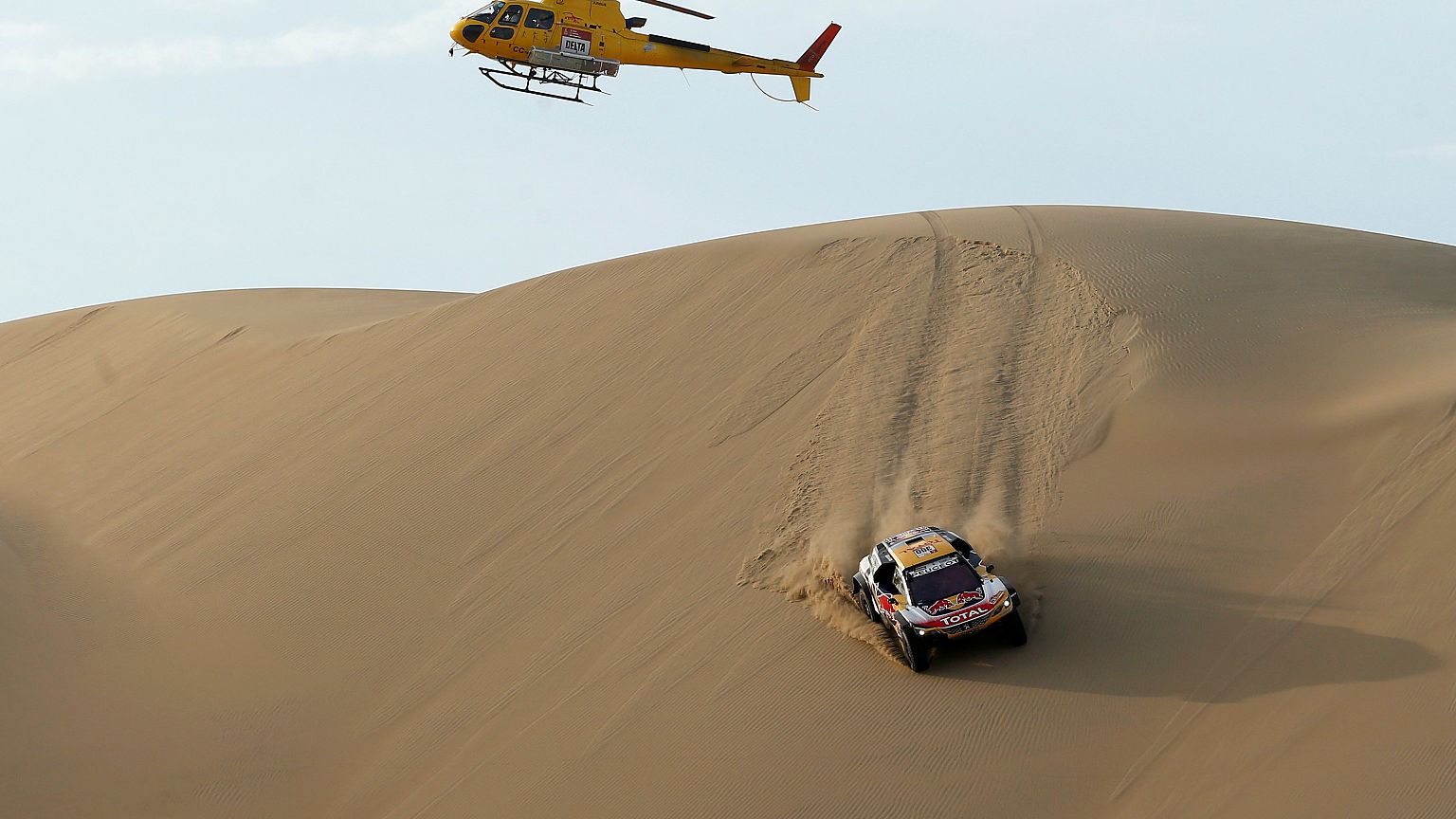Peterhansel reforça liderança no Dakar