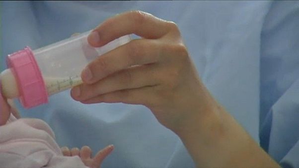 Γαλλία: Πουλήθηκαν ποσότητες απαγορευμένου βρεφικού γάλακτος Γαλλία: Πουλήθηκαν ποσότητες απαγορευμένου βρεφικού γάλακτος