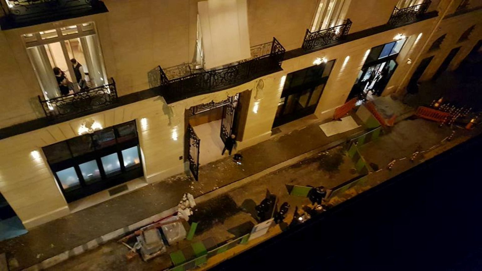 Entrada del Ritz después del atraco