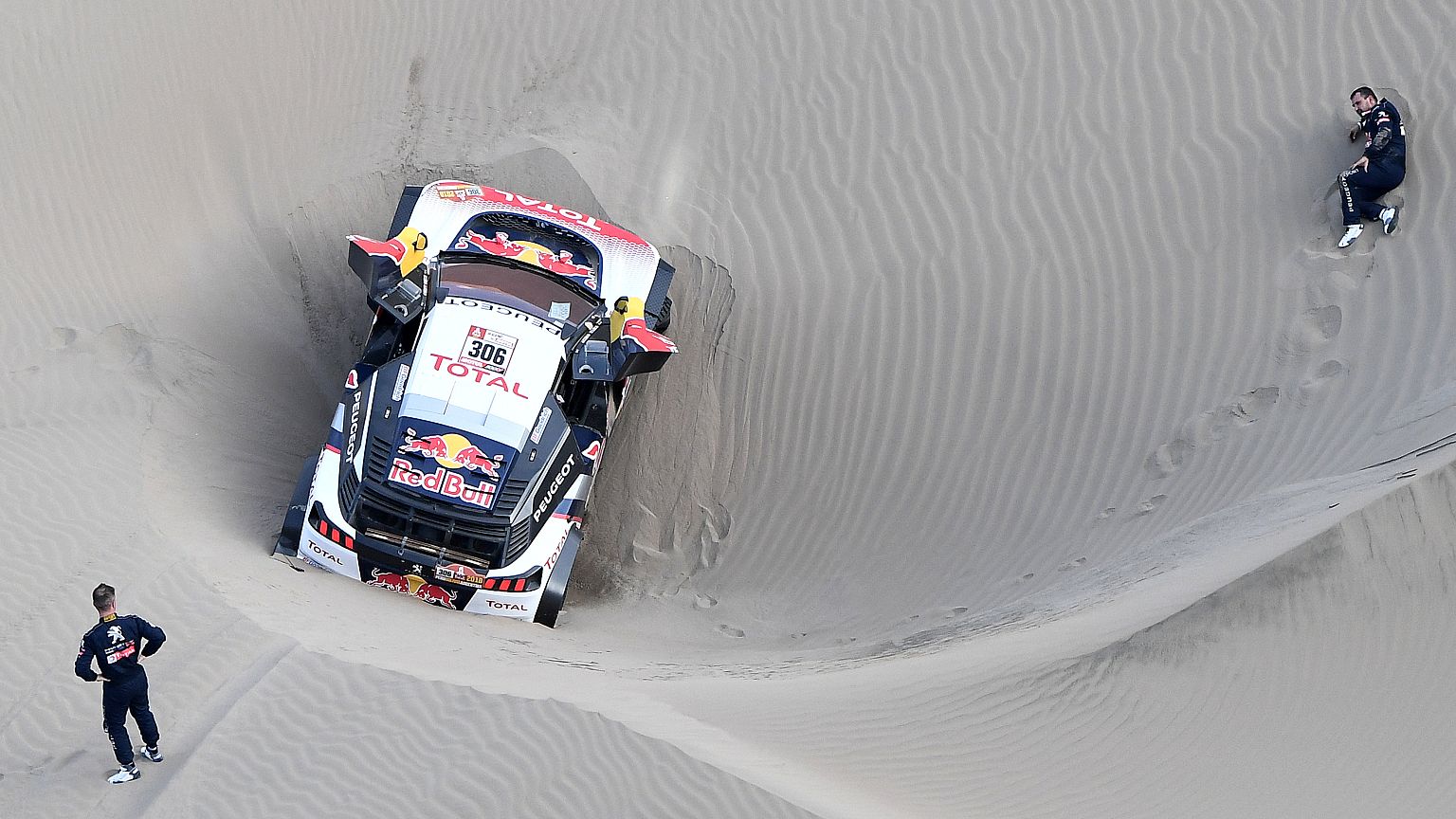 Dakar finita per Loeb, mentre Peterhansel vola